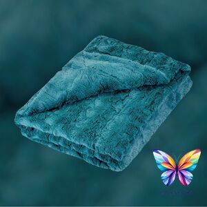 NWT Luxurious Soft Teal Throw Blanket